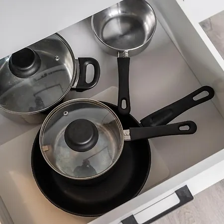 Batorego 16 Red Prywatne Mieszkanie 300m Od Metro Pole Mokotowskie I Sgh Samodzielne Zameldowanie! Self Check-in System! *