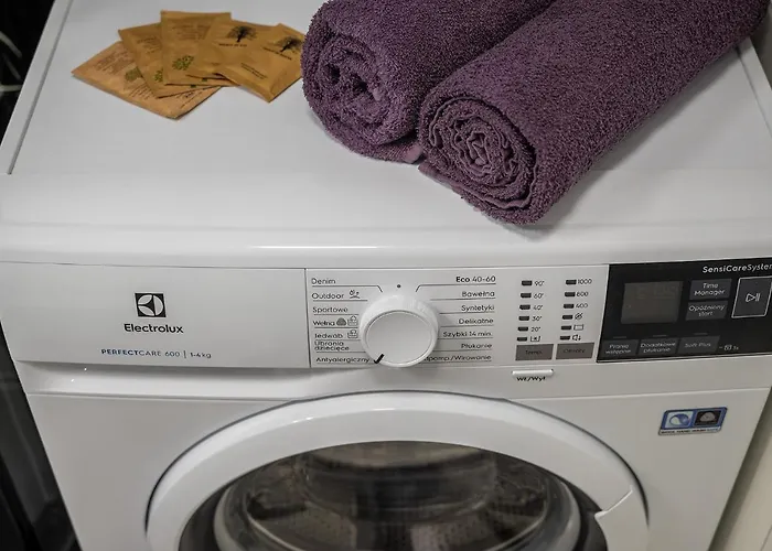 Apartament Batorego 16 Red Prywatne Mieszkanie 300m Od Metro Pole Mokotowskie I Sgh Samodzielne Zameldowanie! Self Check-in System! Warszawa