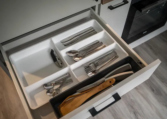 Batorego 16 Red Prywatne Mieszkanie 300m Od Metro Pole Mokotowskie I Sgh Samodzielne Zameldowanie! Self Check-in System!