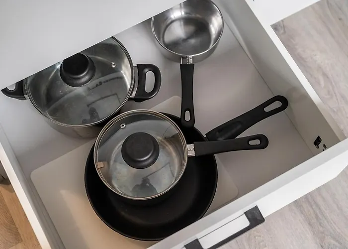 Batorego 16 Red Prywatne Mieszkanie 300m Od Metro Pole Mokotowskie I Sgh Samodzielne Zameldowanie! Self Check-in System! *