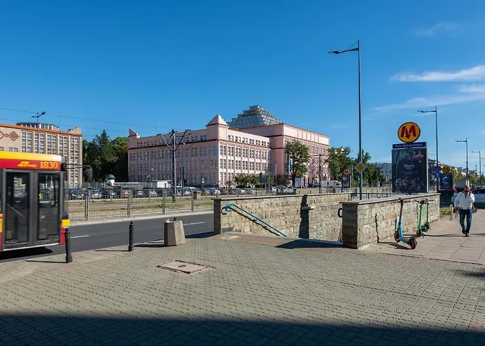 Batorego 16 Red Prywatne Mieszkanie 300m Od Metro Pole Mokotowskie I Sgh Samodzielne Zameldowanie! Self Check-in System! דירה ורשה